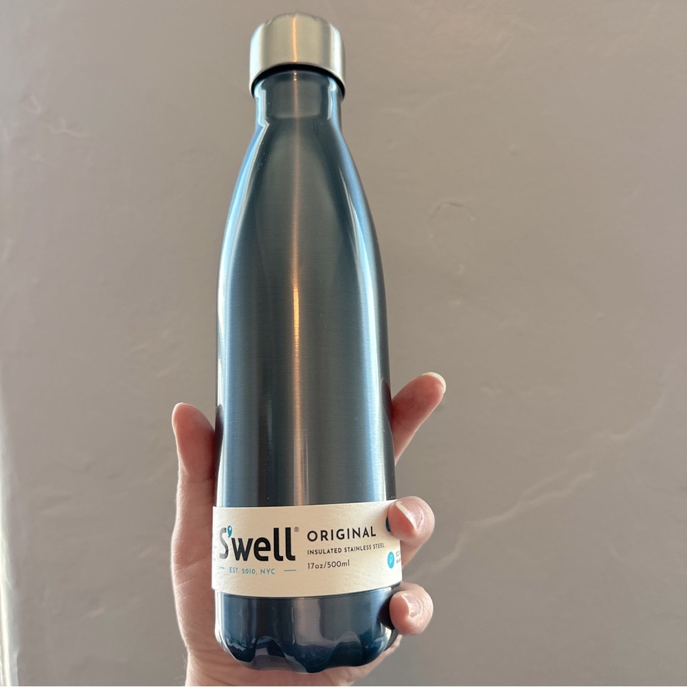 NWT Swell/S’well Insulated Stainless Steel Water Bottle, 17oz Shimmer Blue Suede